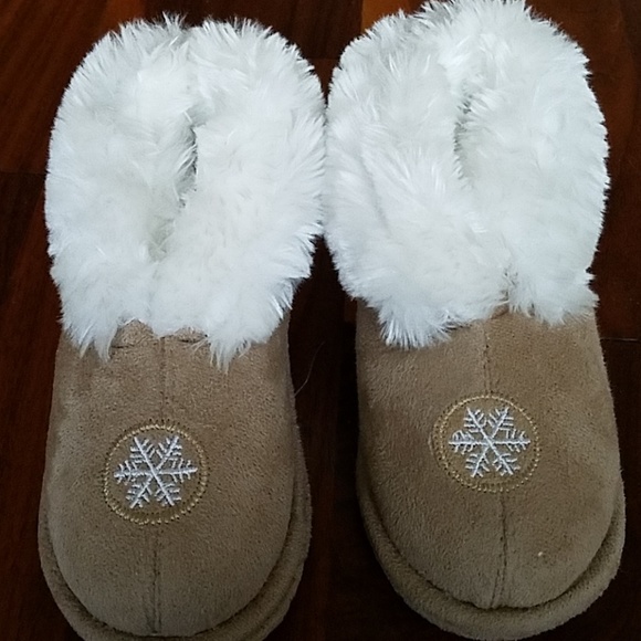 Slippers - Picture 1 of 2